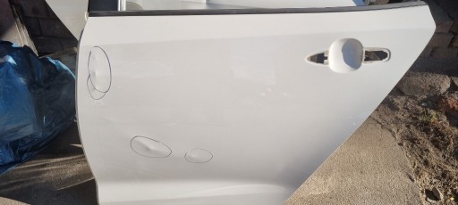 Zdjęcie oferty: Toyota Corolla sedan e21 drzwi prawy i lewy tył
