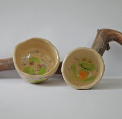 Zdjęcie oferty: Komplet 2szt miseczki ceramiczne żabka i lilie 