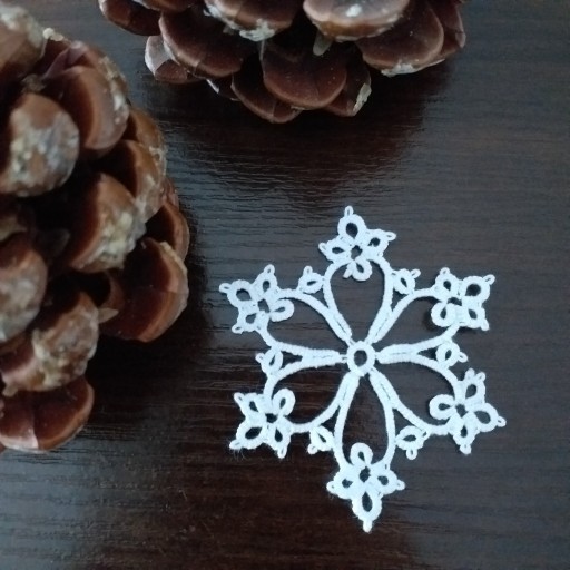 Zdjęcie oferty: Dekor na choinkę śnieżynka frywolitka biała