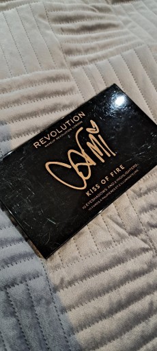 Zdjęcie oferty: Makeup Revolution Carmi paleta cieni