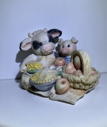 Zdjęcie oferty: figurka Moo Moos 1993 krówka świnka ciasto koszyk