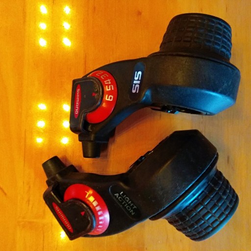 Zdjęcie oferty: Manetki shimano 3x6 gripshift do przerzutek roweru skokowe indeks klasyk 