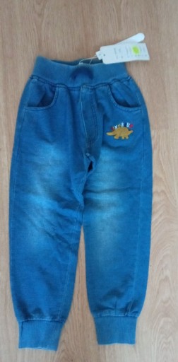 Zdjęcie oferty: Spodnie dresowe ala jeans z dinozaurem 98/104