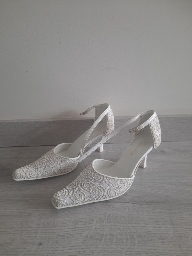 Zdjęcie oferty: białe buty damskie 37