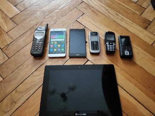Zdjęcie oferty: Komplet- tablet plus stare telefony+laptop