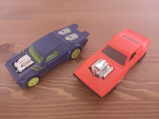 Zdjęcie oferty: Kinder Niespodzianka Maxi samochody HotWheels 2szt