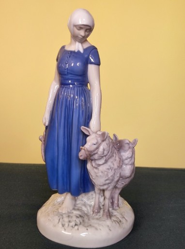 Zdjęcie oferty: Figurka Bing & Grondahl dziewczyna z owcami