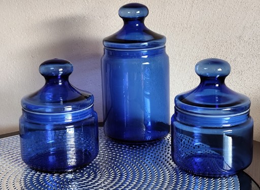 Zdjęcie oferty: 3 szklane pojemniki w kolorze kobaltu 