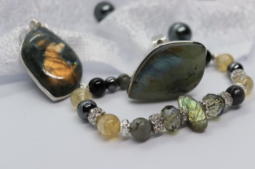 Zdjęcie oferty: Komplet biżuteria z kamieni naturalnych Prezent