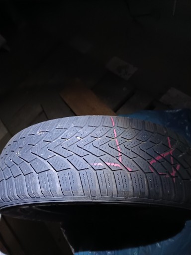 Zdjęcie oferty: Opona zimowa Continental 195x65xR15 T bieżnik 4,5mm 2 sztuki