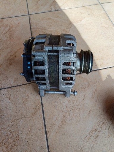 Zdjęcie oferty: alternator valeo dacia sandero 1,0 sce 231001167R