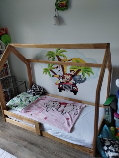 Zdjęcie oferty: Łóżko dziecięce drewniane z materacem 160x80