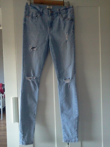 Zdjęcie oferty: RIVER ISLAND spodnie jeansy z dziurami M S