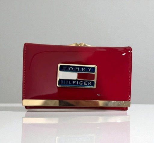 Zdjęcie oferty: Czerwony portfel Tommy hilfiger 9x14 cm