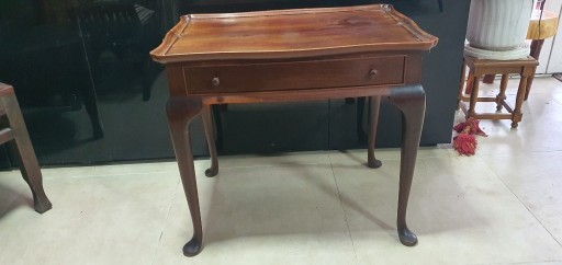 Zdjęcie oferty: Stary zdobiony stolik w stylu angielskim