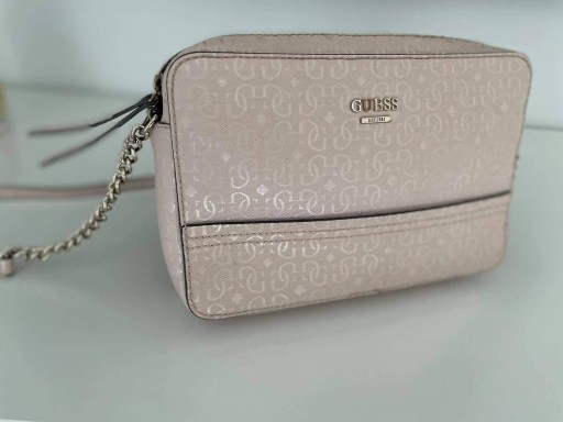 Zdjęcie oferty: GUESS TYPU CROSSBODY