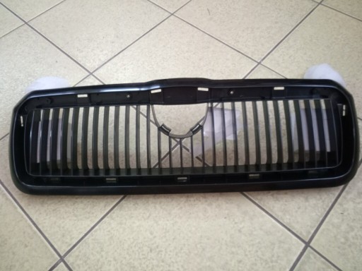 Zdjęcie oferty: Atrapa grill Skoda Octavia 1