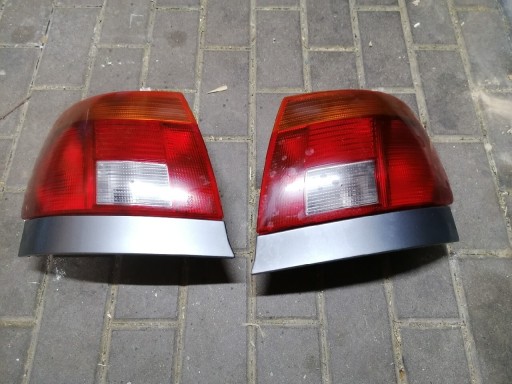 Zdjęcie oferty: Audi A4 B5 lampa tył lewa /prawa LYZL