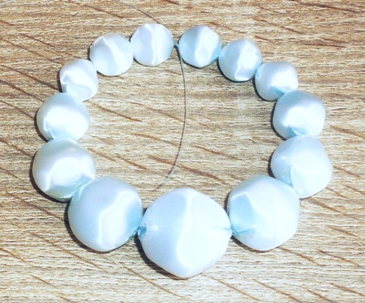 Zdjęcie oferty: Korale o perłowym połysku, tworzywo sztuczne RETRO