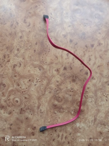 Zdjęcie oferty: Kabel SATA 7-pin czerwony – przewód do HDD/SSD/DVD, sprawny