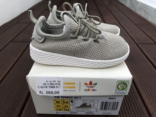 Adidas Pharrell Williams r. 22 buty z Footlocker