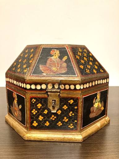 Zdjęcie oferty: Stare drewniane azjatyckie pudełko 