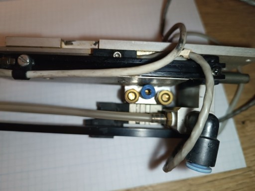 Zdjęcie oferty: Siłownik liniowy z elektrozaworem i czujnikami położenia