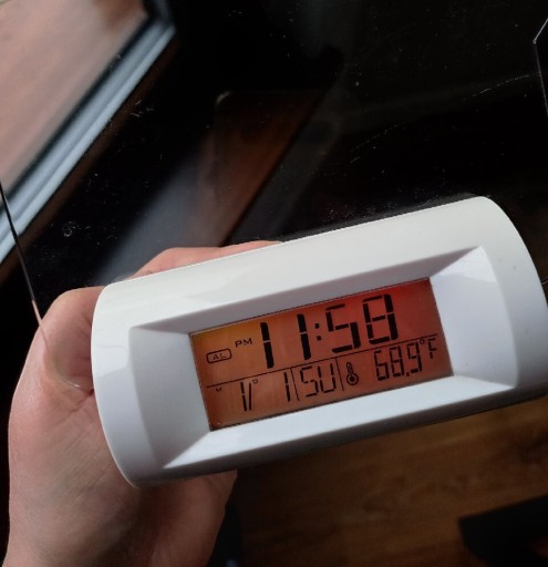 Zdjęcie oferty: Zegarek cyfrowy z czujnikiem temperatury