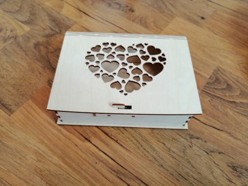 Zdjęcie oferty: Pudełko prezent sklejka serce dzień kobiet