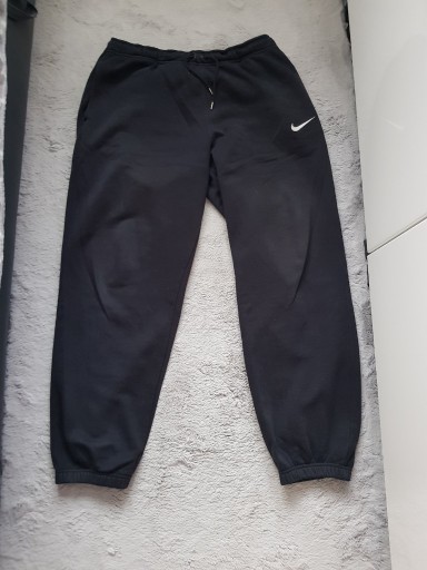 Zdjęcie oferty: Spodnie dresowe NIKE roz. M