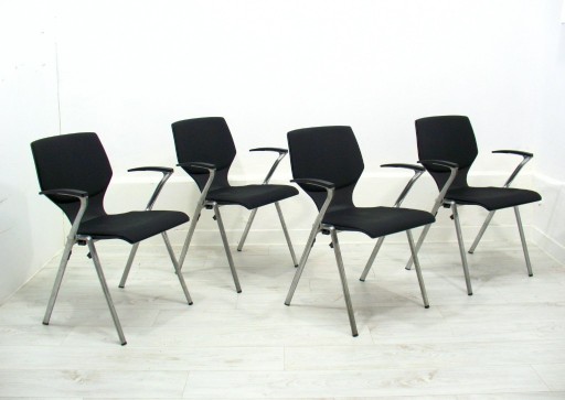 Zdjęcie oferty: Komplet czterech krzeseł Dietiker model TWOMEN.