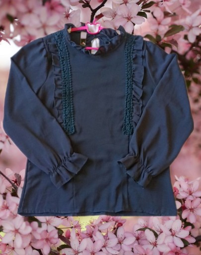 Zdjęcie oferty: Piękna bluzka damska z falbankami i wiązaniem XL