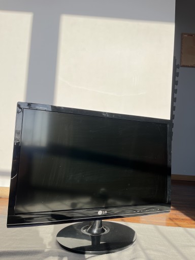 Zdjęcie oferty: Telewizor LG 27” Cinema 3D TV DM2780D-PZ