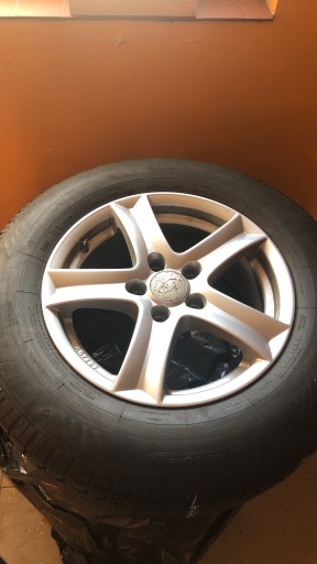 Zdjęcie oferty: 4 zimowe koła Kia Sportage Falken + Dunlop