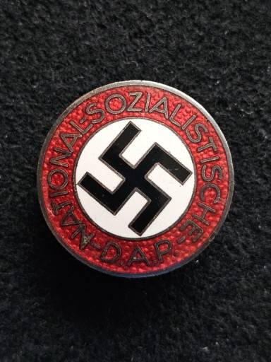 Zdjęcie oferty: NSDAP pin sygnowany RZM M1/77