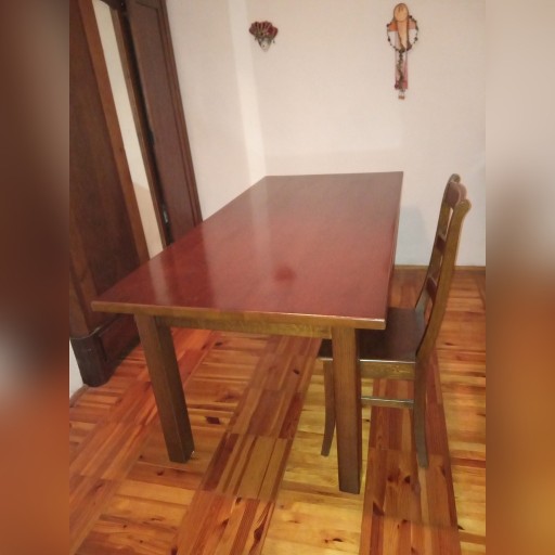 Zdjęcie oferty: stół drewniany z krzesłami