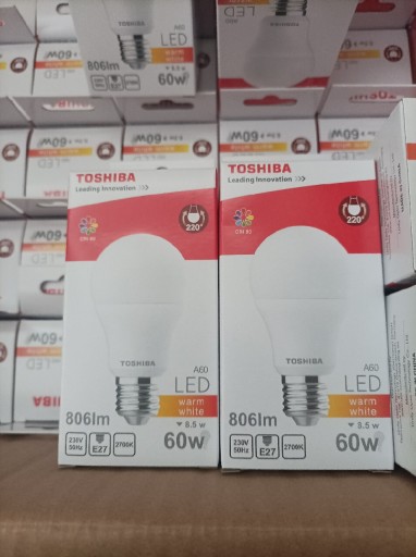 Zdjęcie oferty: Żarówki żarówka Toshiba LED 60W 8,5W 806Im E27