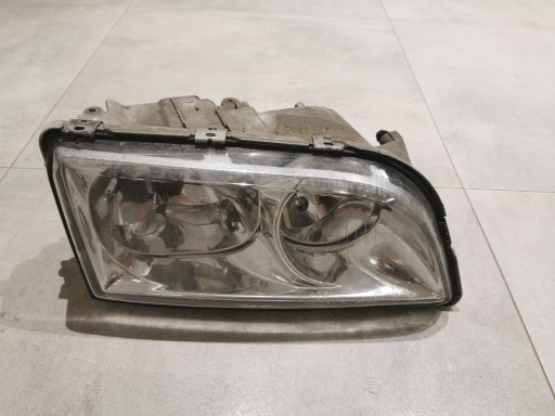 Zdjęcie oferty: Klosz lampy przód prawy volvo s40 00-03