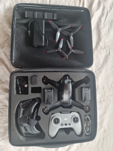 Zdjęcie oferty: DJI FPV Fly More Combo + kontroler joystick