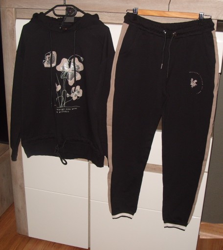 Zdjęcie oferty: śliczny Dres _Kwiaty_ lampas_ troczek_ r. L/XL Bawełniany 