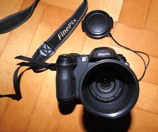 Zdjęcie oferty: Fuji FinePix S 5500 + torba + karta pamięci 2GB