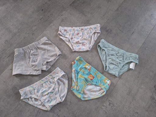 Zdjęcie oferty: 5 par majtek chłopięcych rozm. 110-116