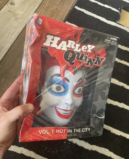 Zdjęcie oferty: REZERWACJA maska DC Comics + książka Harley Quinn