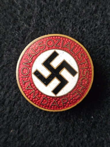 Zdjęcie oferty: Niemcy, III Rzesza,NSDAP pin sygnowany RZM M1/151