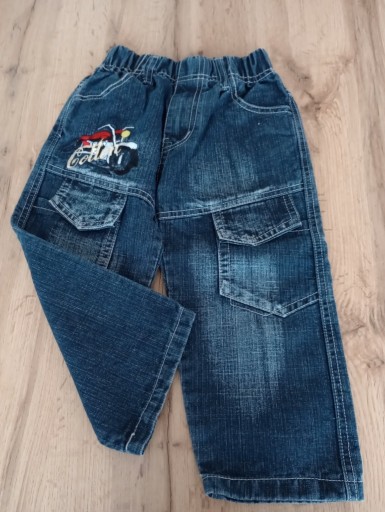 Zdjęcie oferty: Spodnie jeansy chłopięce 92-98