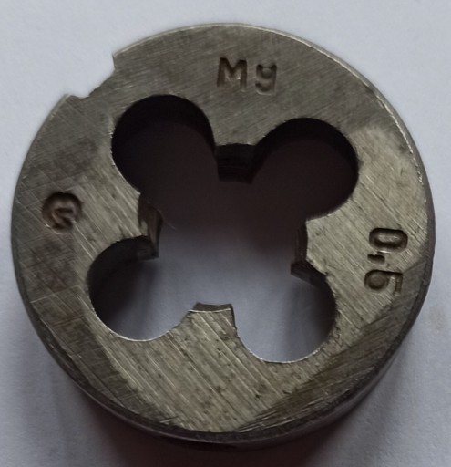 Zdjęcie oferty: Narzynka prawa M9x0,5 prawoskrętna