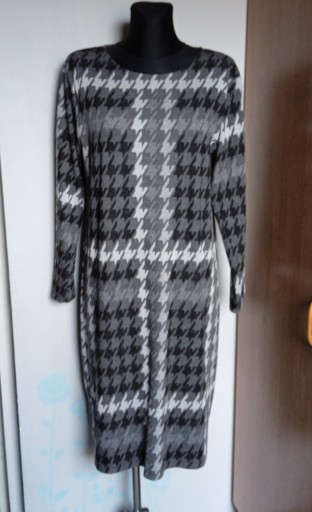 Zdjęcie oferty: Sukienka wzór odcienie popielu czerń r. 46