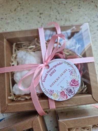 Zdjęcie oferty: Miś z sercem w ozdobnym kartoniku