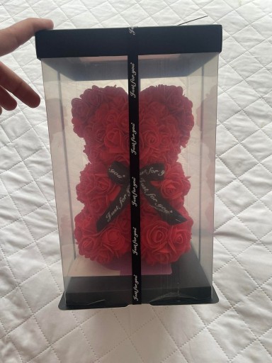 Zdjęcie oferty: Miś z czerwonych róż z pudełkiem
