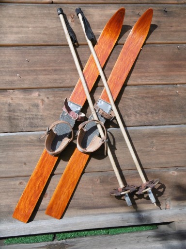 Zdjęcie oferty: Stare drewniane narty dziecięce 90 cm + kijki